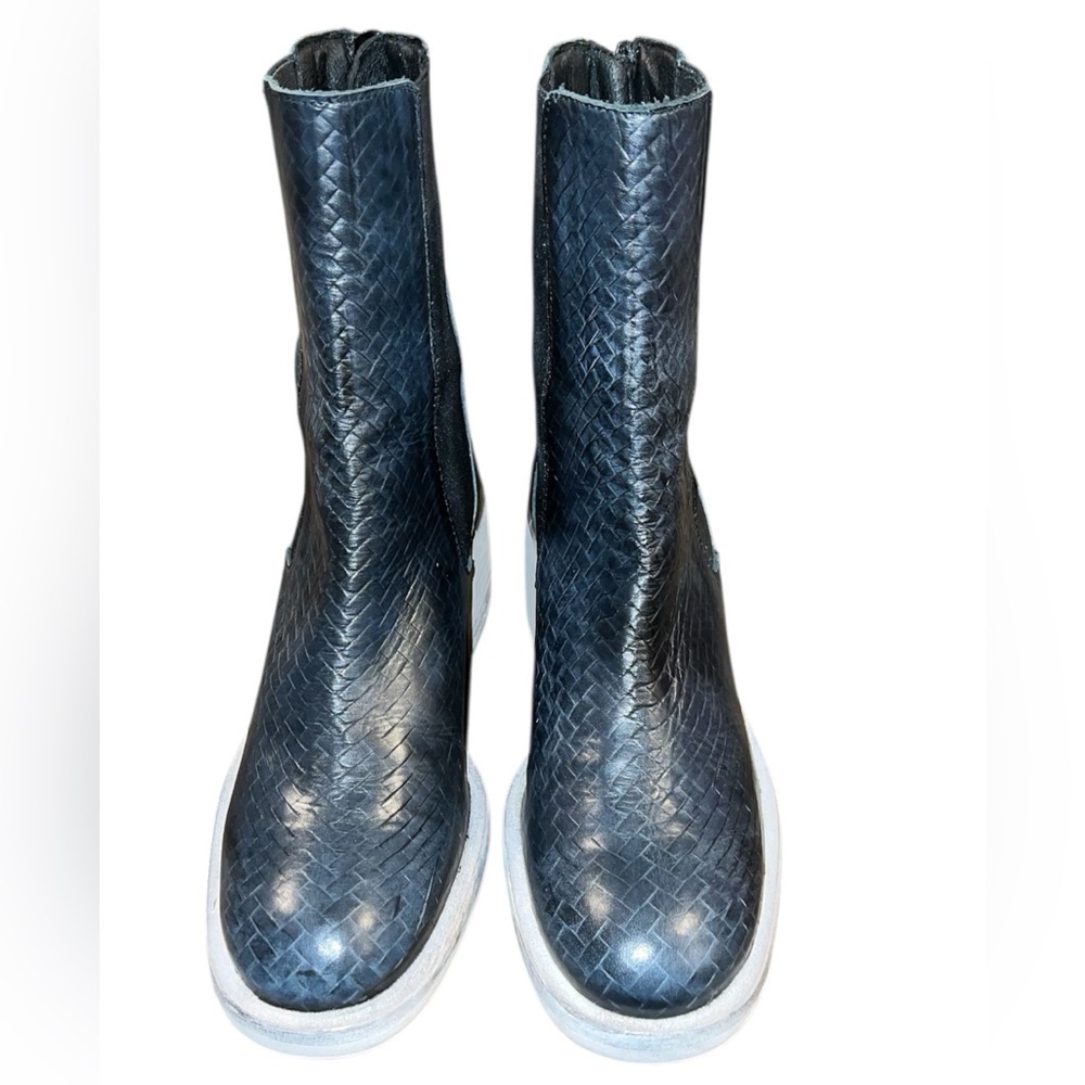 Free People Essential Chelsea Boots . - Picture 3 of 12